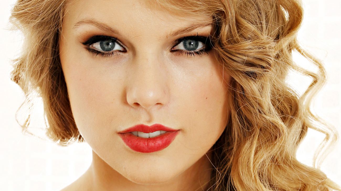 Taylor Swift Blonde Beauty HD Wallpaper