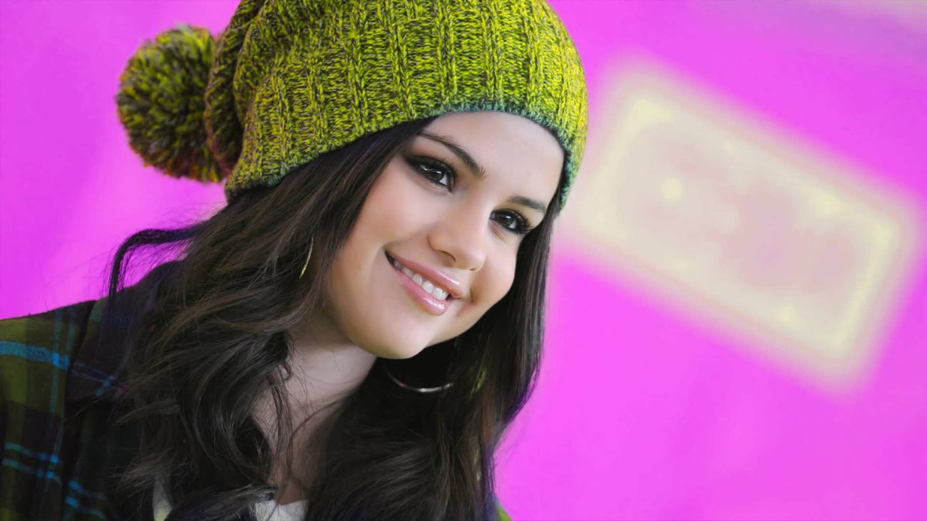 Beautiful Selena Gomez Free HD Wallpaper